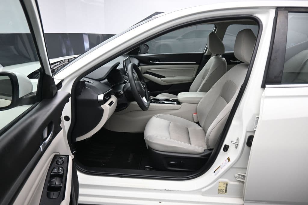 2021 Nissan Altima 2.5 SV, photo 11 of 56