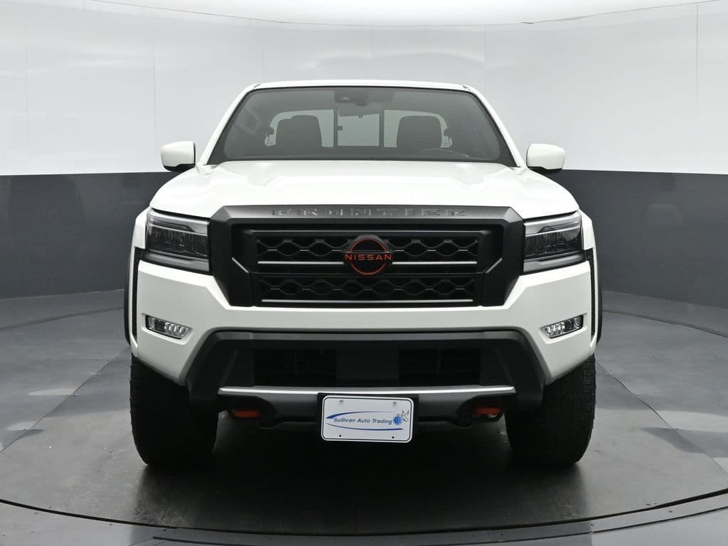 2022 Nissan Frontier PRO-4X, photo 2 of 60