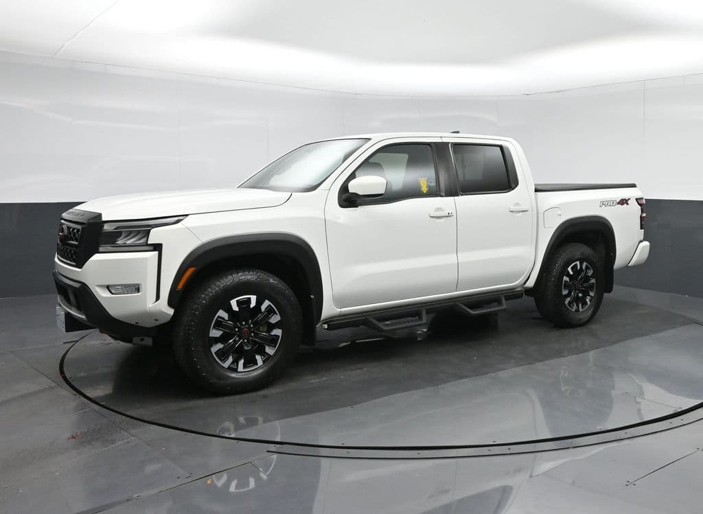 2022 Nissan Frontier PRO-4X, photo 3 of 60