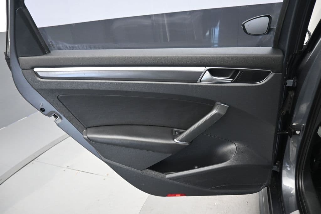 2018 Volkswagen Passat 2.0T R-Line, photo 29 of 56