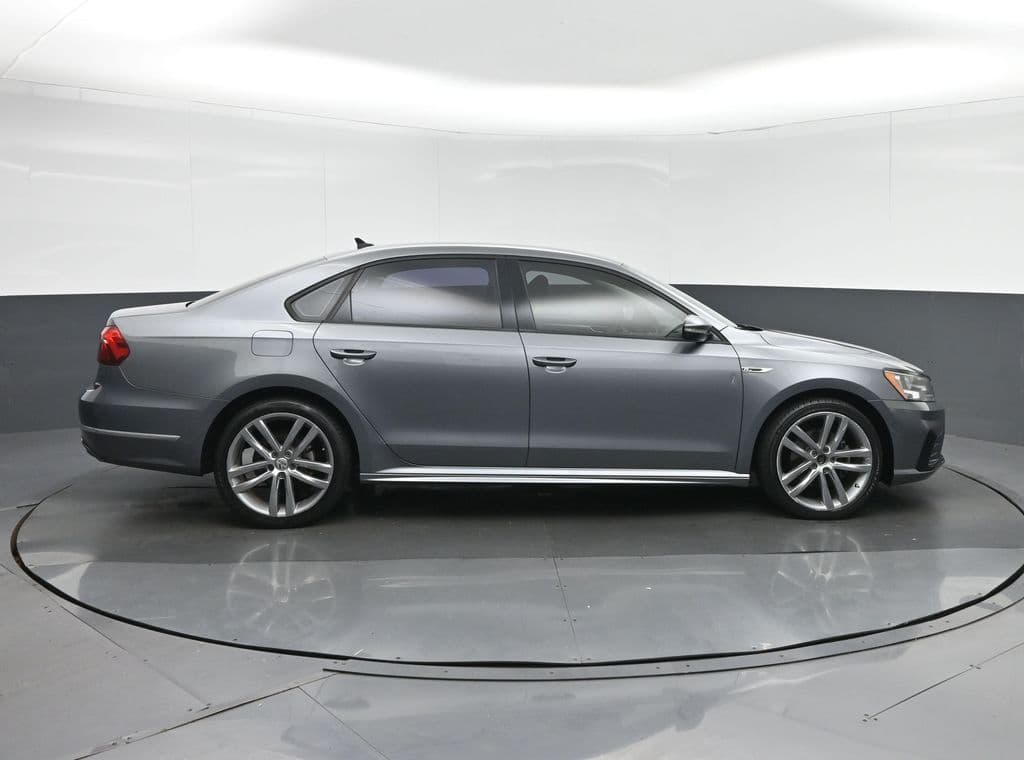 2018 Volkswagen Passat 2.0T R-Line, photo 8 of 56