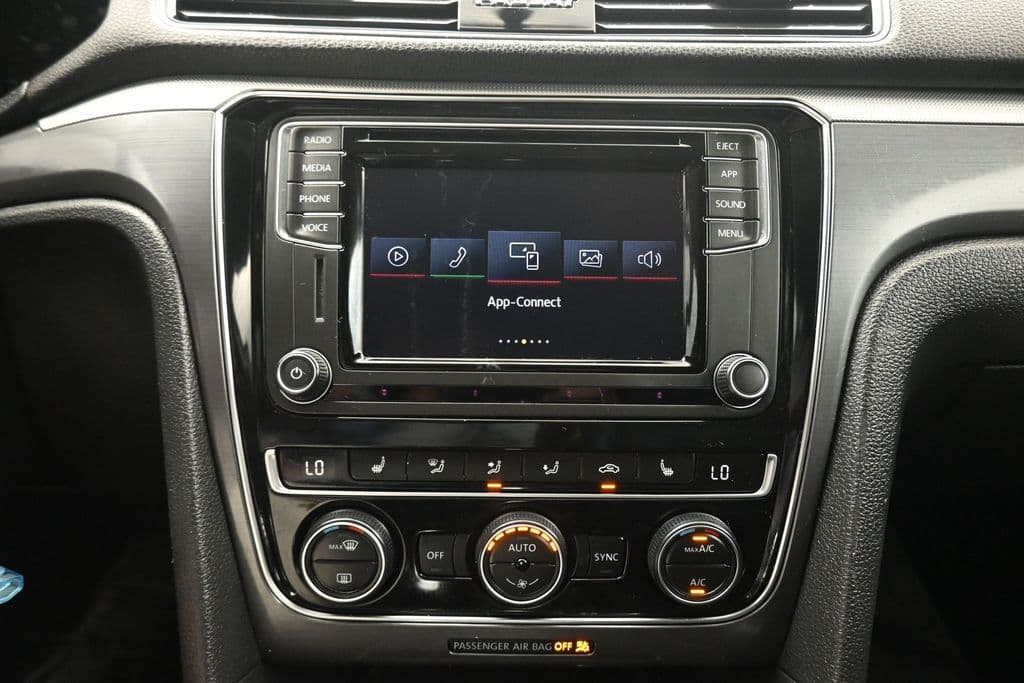 2018 Volkswagen Passat 2.0T R-Line, photo 20 of 56