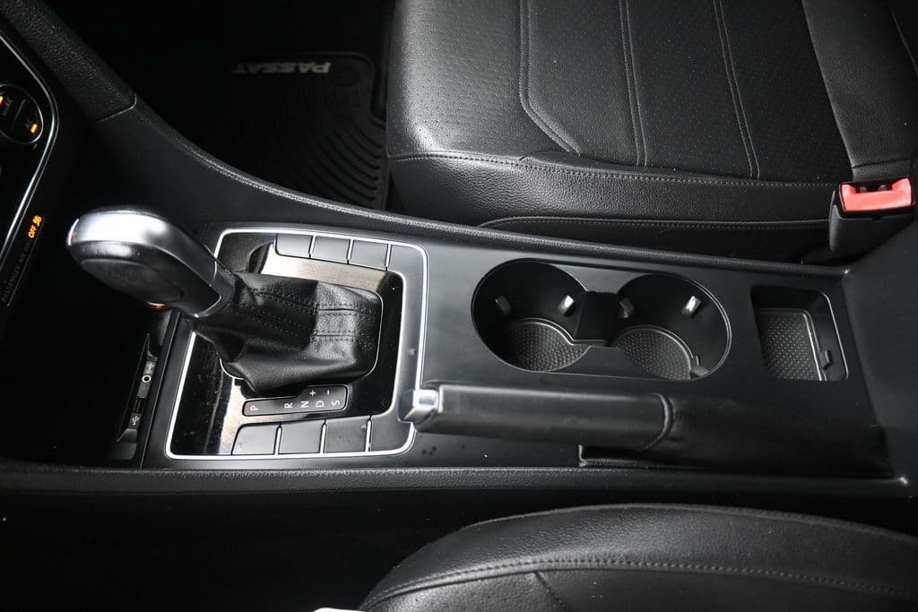 2018 Volkswagen Passat 2.0T R-Line, photo 22 of 56
