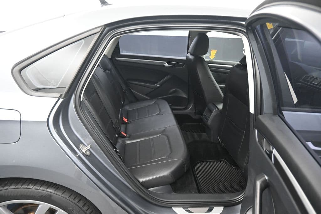 2018 Volkswagen Passat 2.0T R-Line, photo 36 of 56
