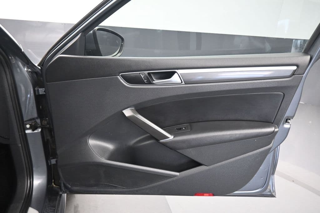 2018 Volkswagen Passat 2.0T R-Line, photo 38 of 56