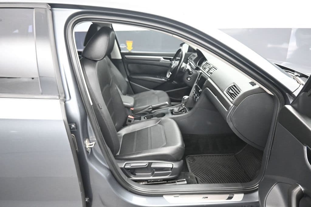 2018 Volkswagen Passat 2.0T R-Line, photo 40 of 56