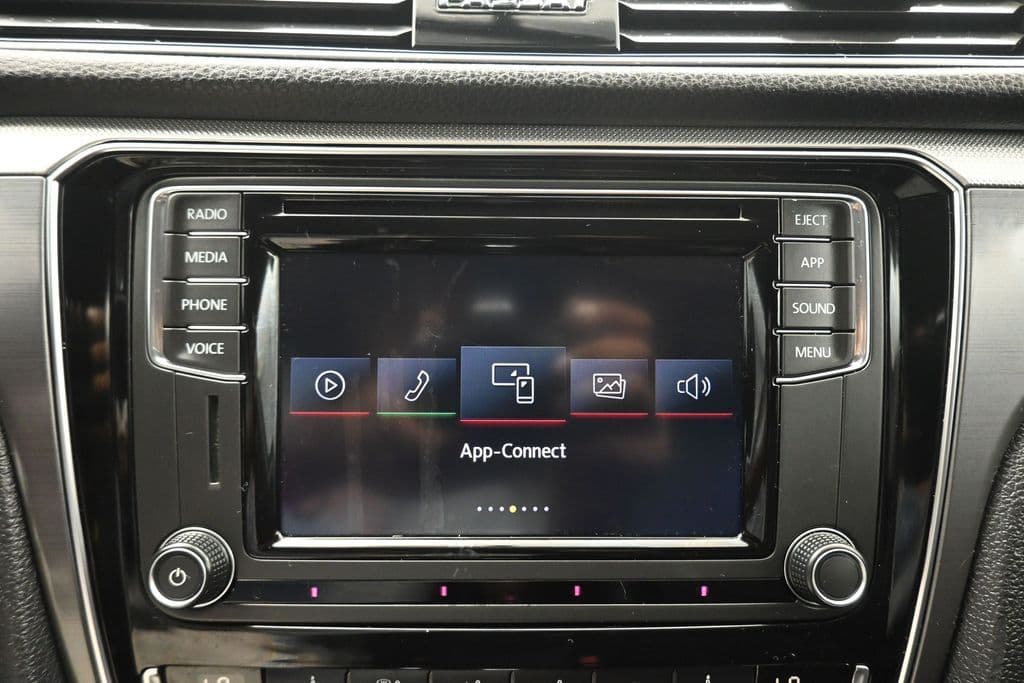 2018 Volkswagen Passat 2.0T R-Line, photo 19 of 56