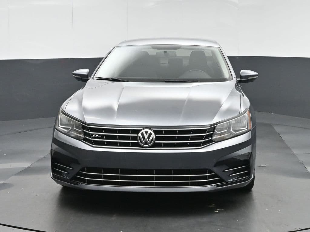 2018 Volkswagen Passat 2.0T R-Line, photo 2 of 56
