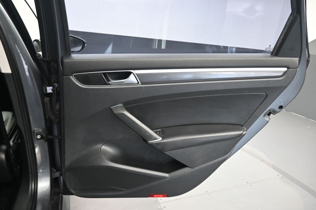 2018 Volkswagen Passat 2.0T R-Line, photo 34 of 56