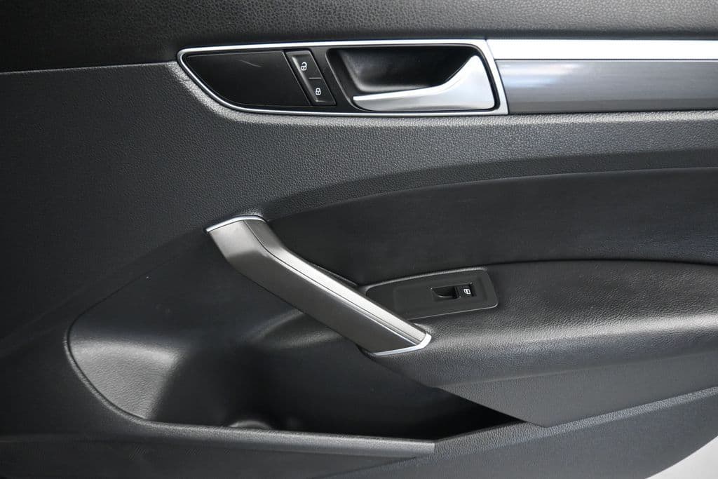 2018 Volkswagen Passat 2.0T R-Line, photo 39 of 56