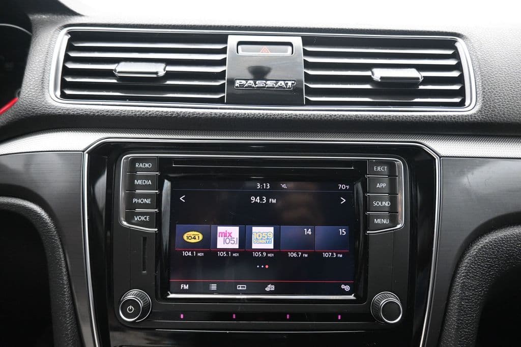 2018 Volkswagen Passat 2.0T R-Line, photo 17 of 56