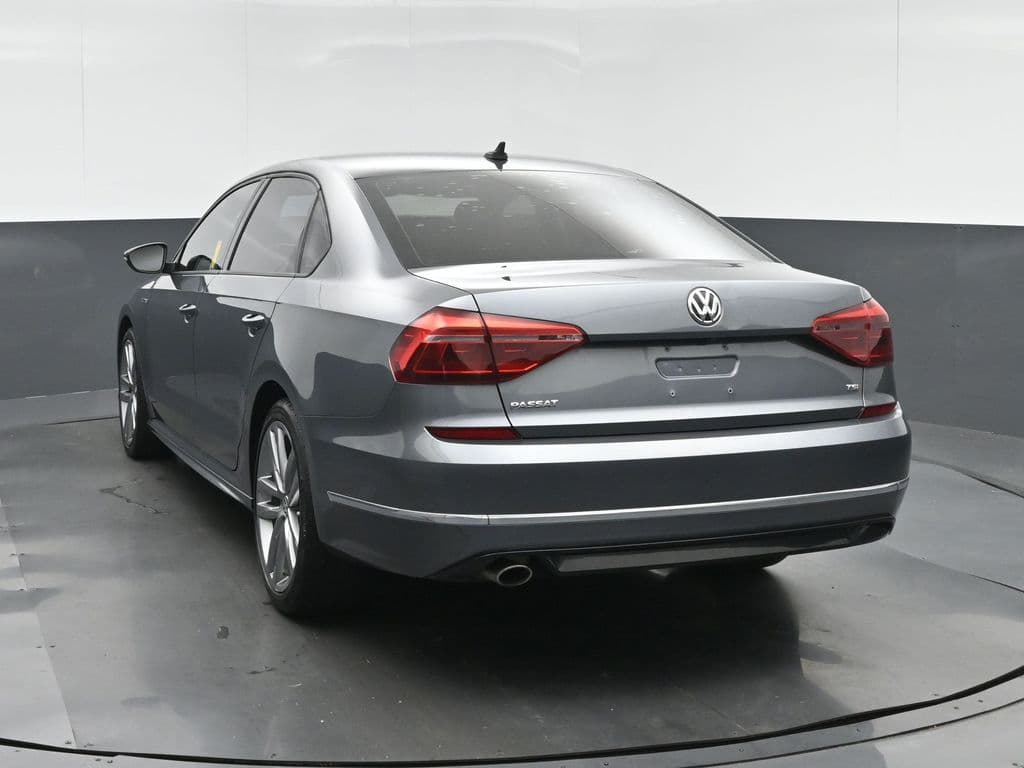2018 Volkswagen Passat 2.0T R-Line, photo 5 of 56