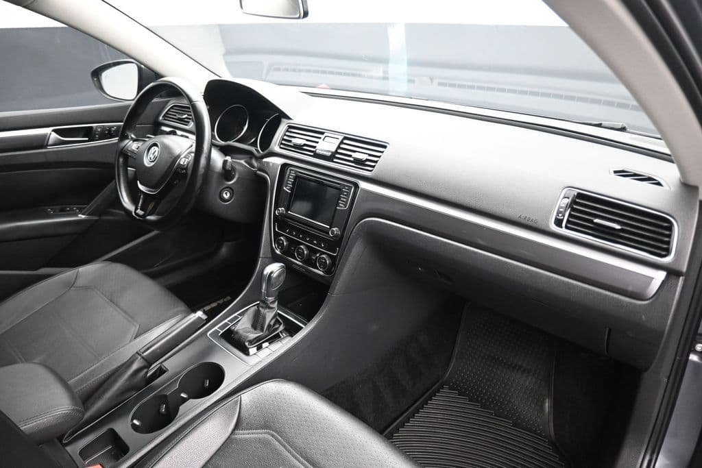 2018 Volkswagen Passat 2.0T R-Line, photo 41 of 56