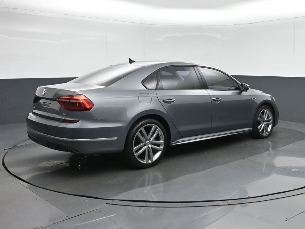 2018 Volkswagen Passat 2.0T R-Line, photo 7 of 56