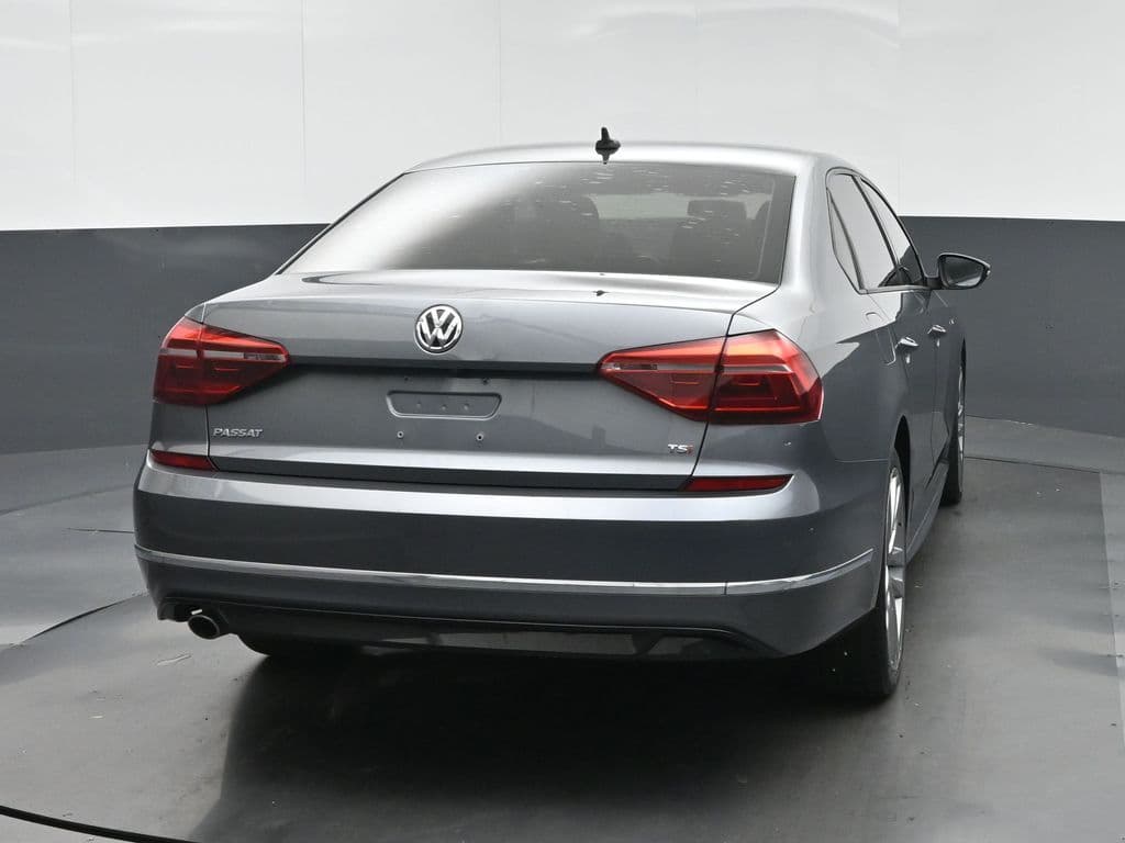 2018 Volkswagen Passat 2.0T R-Line, photo 6 of 56
