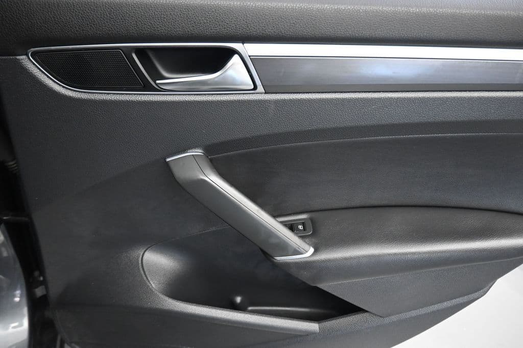 2018 Volkswagen Passat 2.0T R-Line, photo 35 of 56