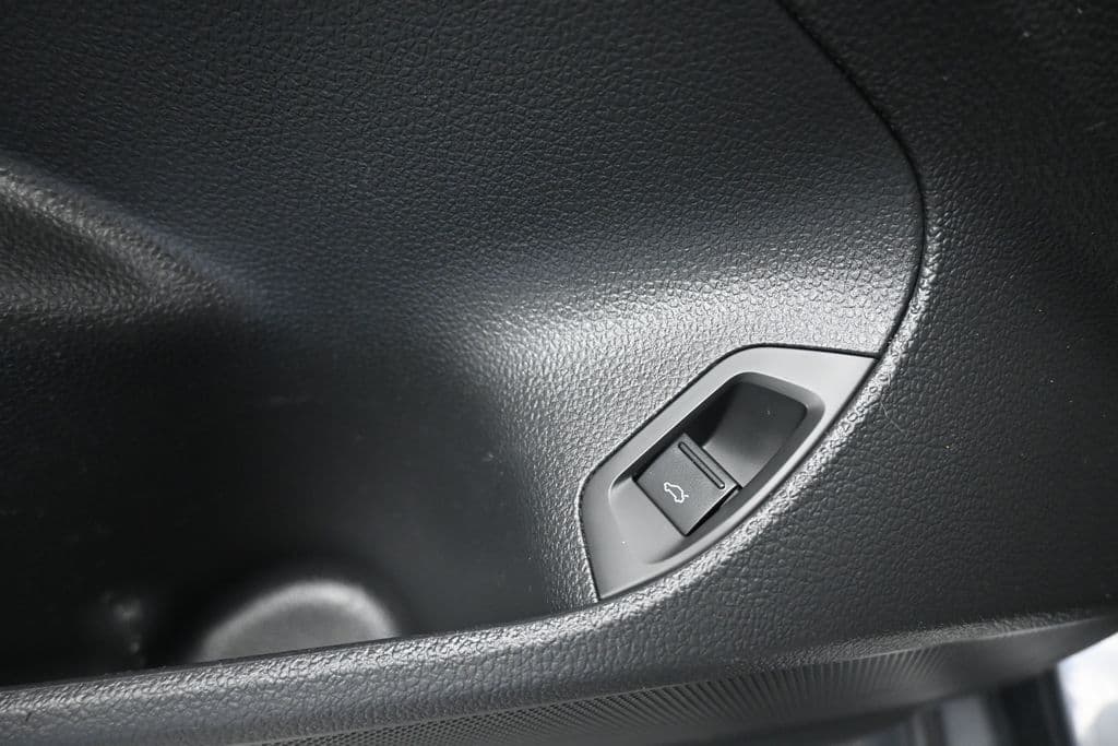 2018 Volkswagen Passat 2.0T R-Line, photo 11 of 56