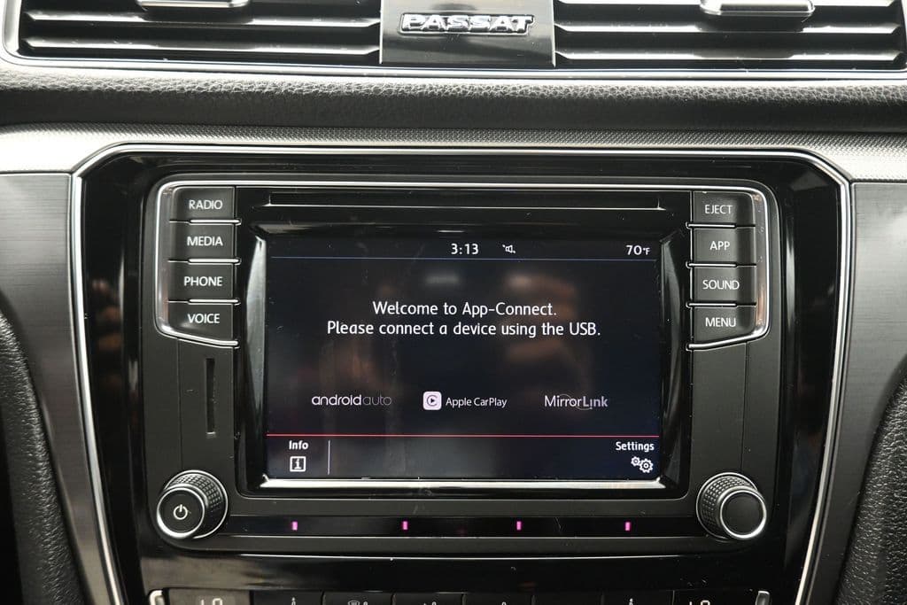 2018 Volkswagen Passat 2.0T R-Line, photo 18 of 56