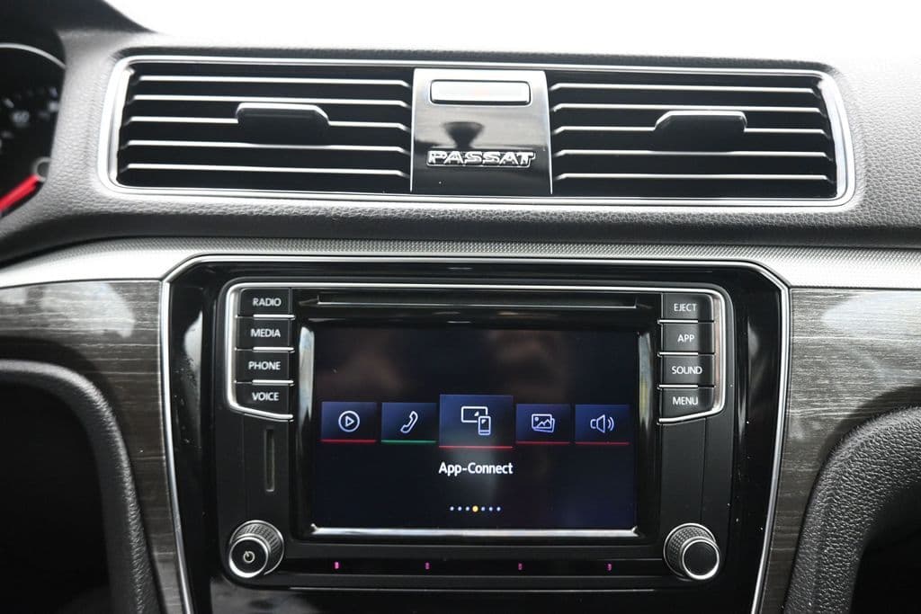 2018 Volkswagen Passat 2.0T SE w/Technology, photo 17 of 59