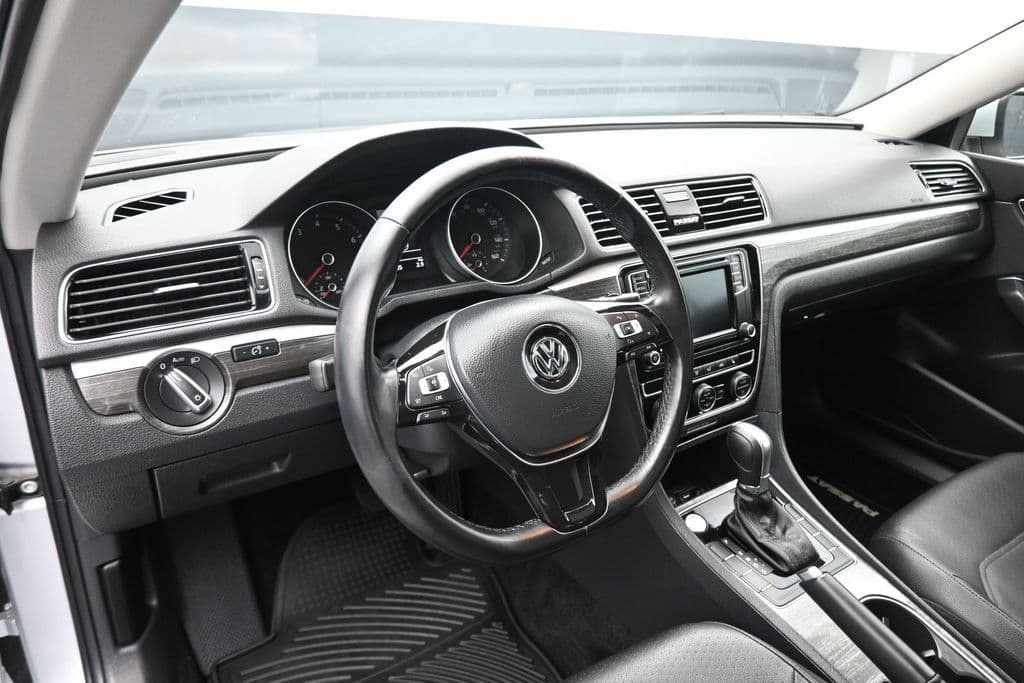 2018 Volkswagen Passat 2.0T SE w/Technology, photo 14 of 59