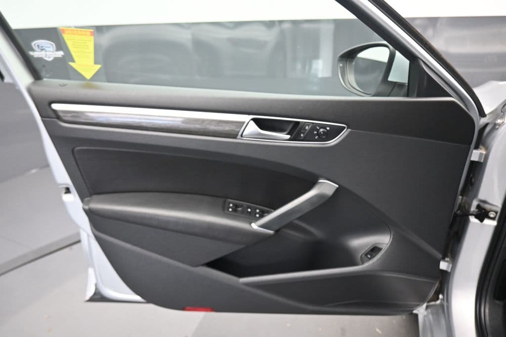 2018 Volkswagen Passat 2.0T SE w/Technology, photo 9 of 59