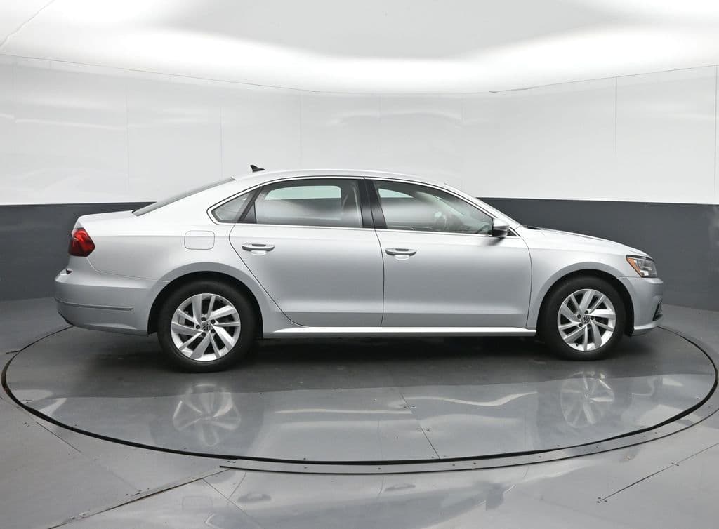 2018 Volkswagen Passat 2.0T SE w/Technology, photo 8 of 59