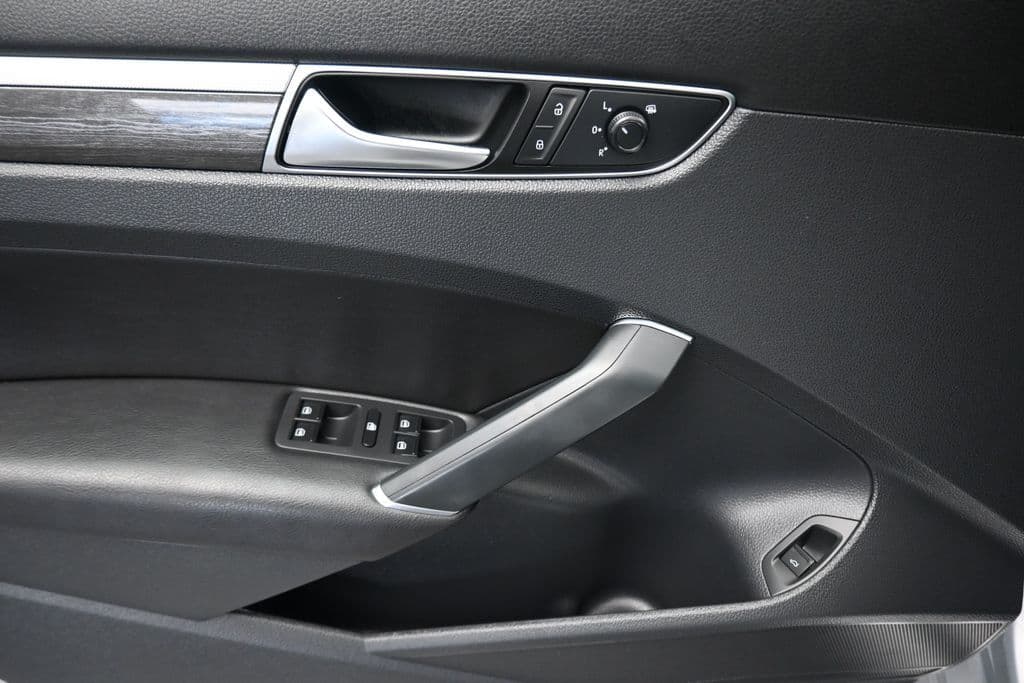 2018 Volkswagen Passat 2.0T SE w/Technology, photo 10 of 59