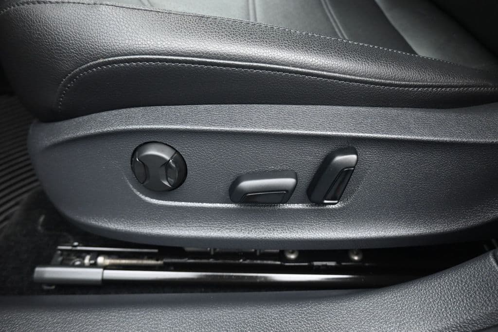 2018 Volkswagen Passat 2.0T SE w/Technology, photo 13 of 59