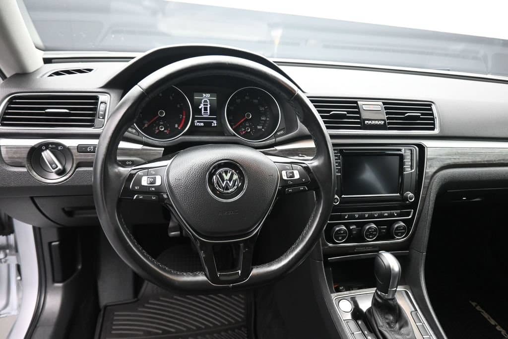 2018 Volkswagen Passat 2.0T SE w/Technology, photo 15 of 59