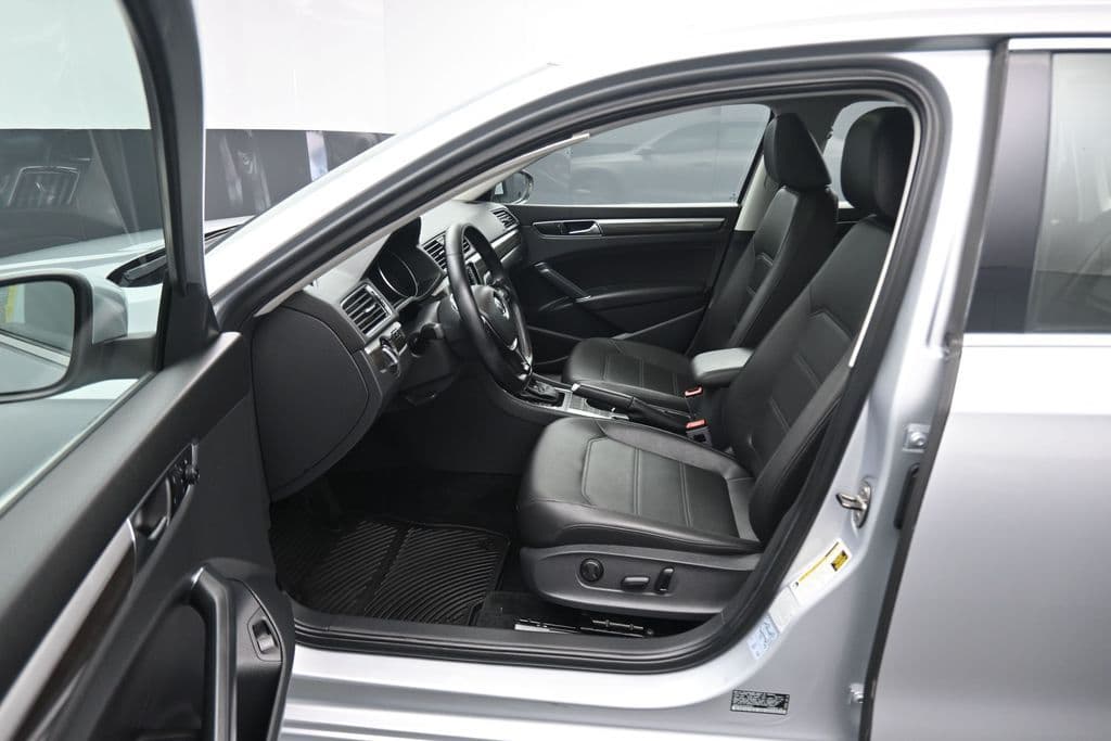 2018 Volkswagen Passat 2.0T SE w/Technology, photo 12 of 59