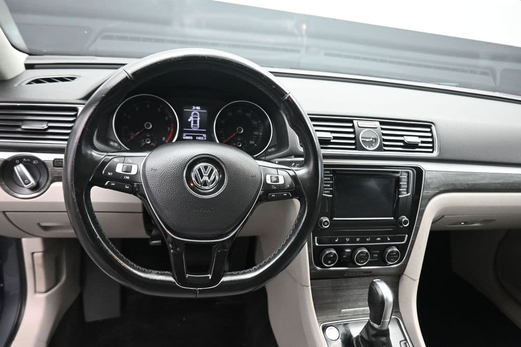 2017 Volkswagen Passat 1.8T SE, photo 15 of 56