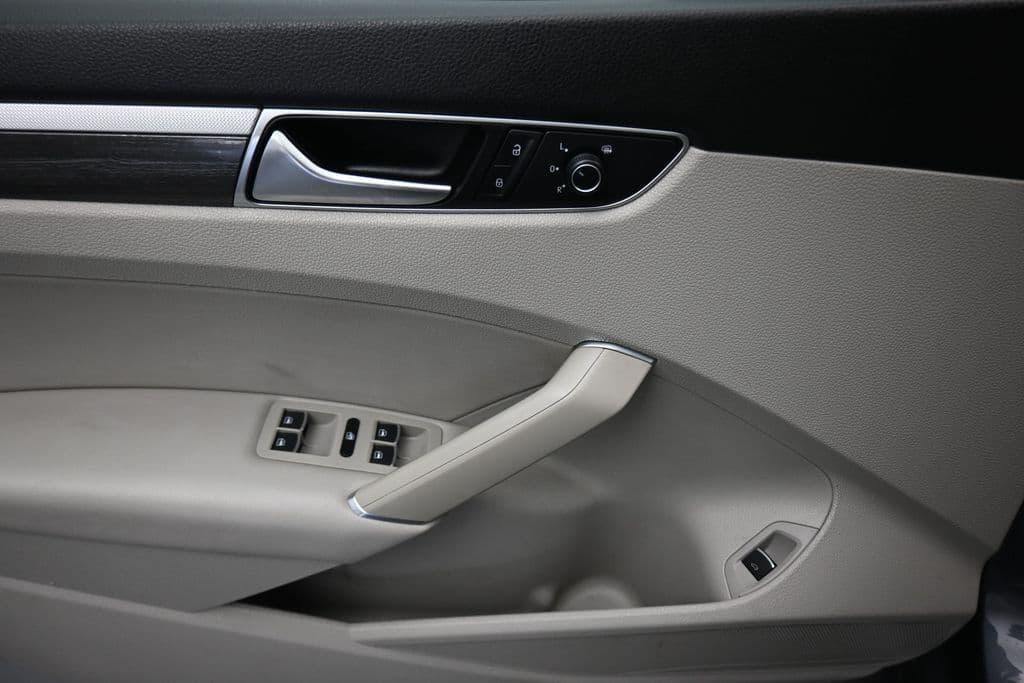 2017 Volkswagen Passat 1.8T SE, photo 10 of 56