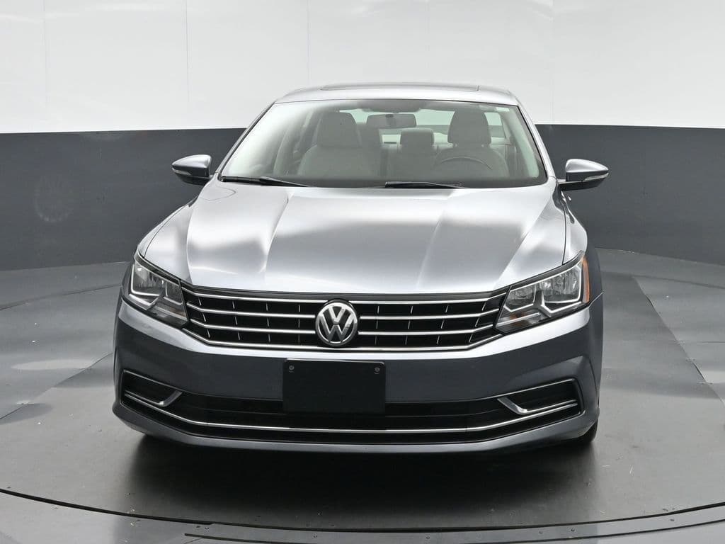 2017 Volkswagen Passat 1.8T SE, photo 2 of 56
