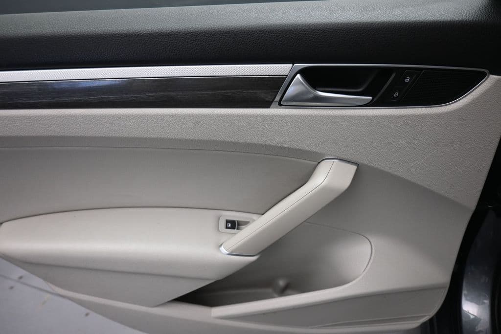 2017 Volkswagen Passat 1.8T SE, photo 31 of 56
