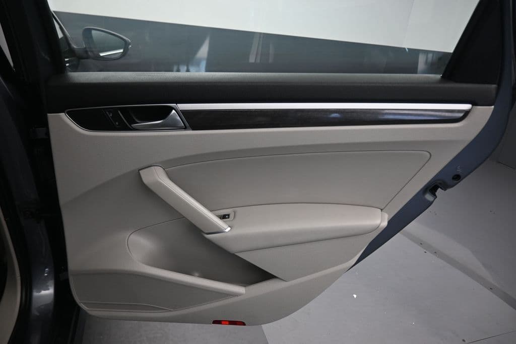 2017 Volkswagen Passat 1.8T SE, photo 35 of 56