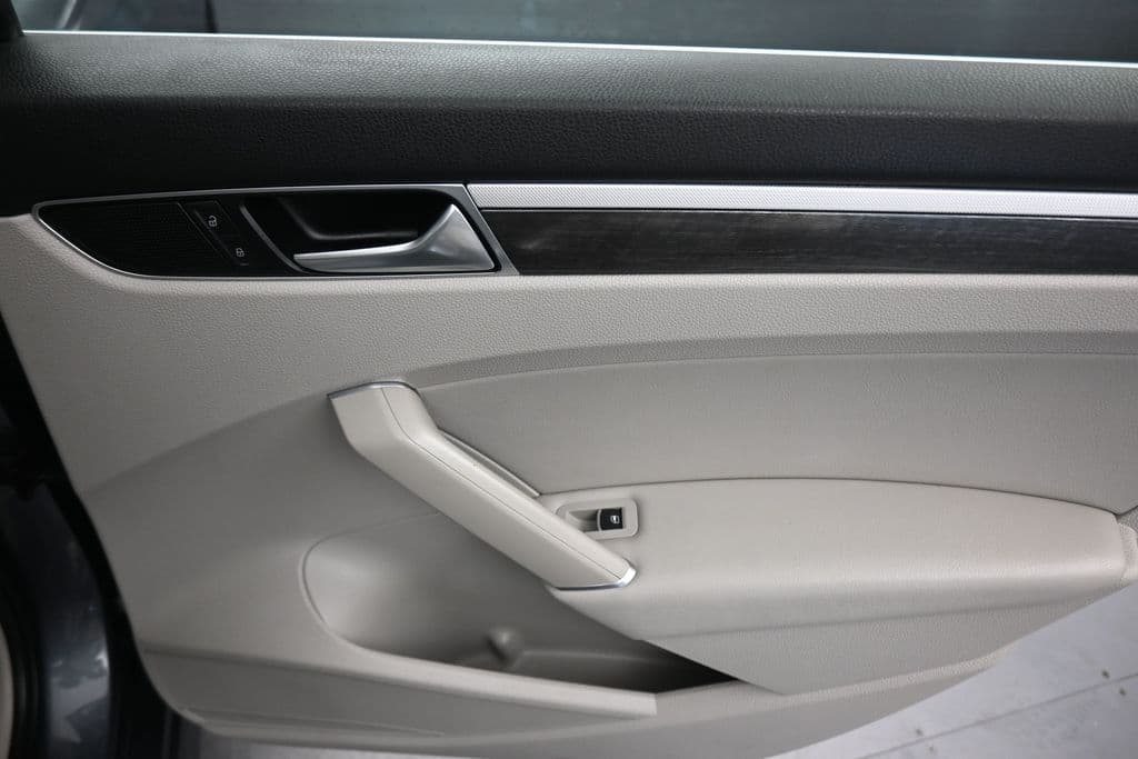 2017 Volkswagen Passat 1.8T SE, photo 36 of 56