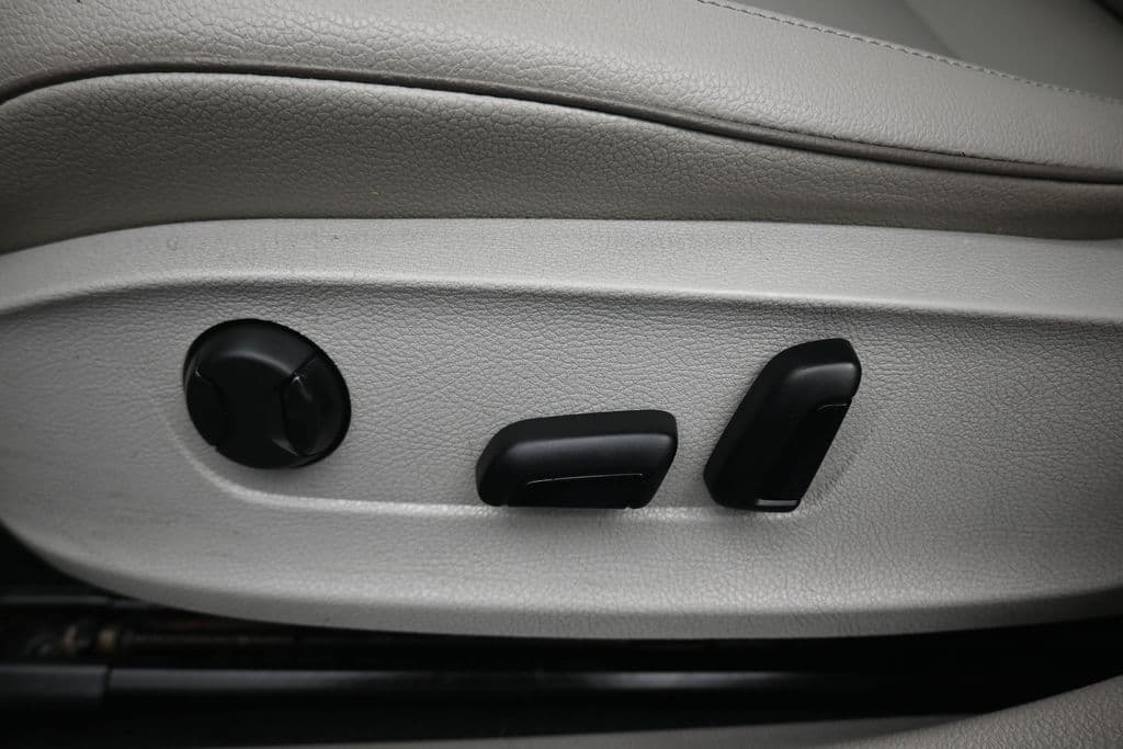 2017 Volkswagen Passat 1.8T SE, photo 13 of 56