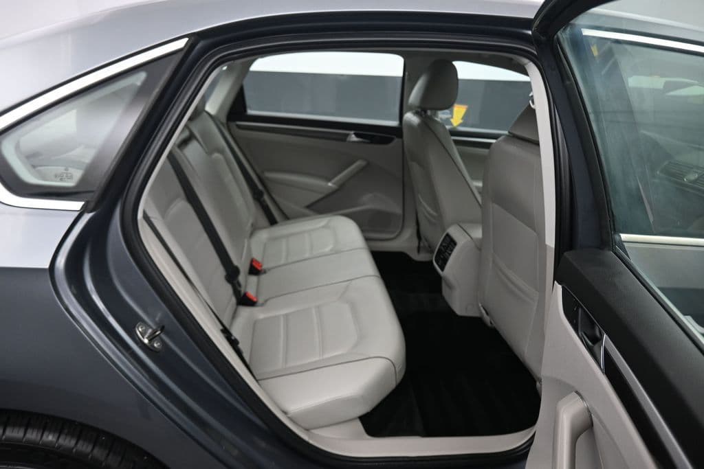 2017 Volkswagen Passat 1.8T SE, photo 37 of 56