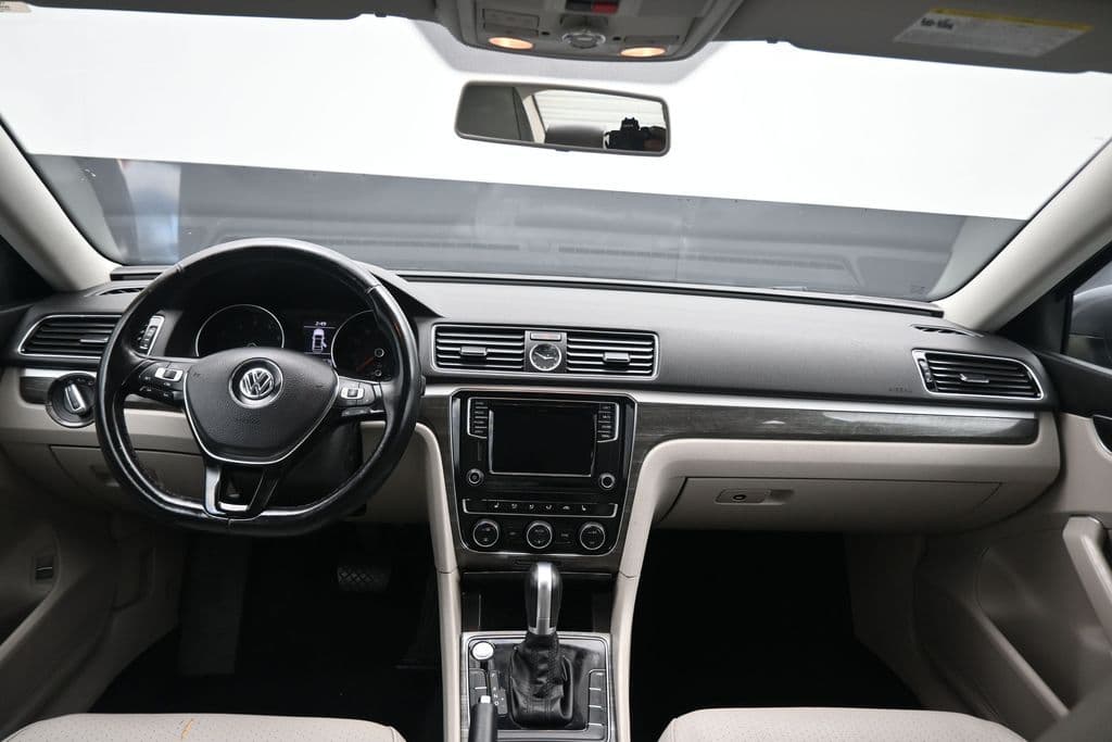 2017 Volkswagen Passat 1.8T SE, photo 38 of 56