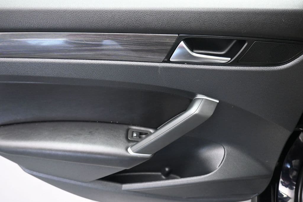 2020 Volkswagen Passat 2.0T R-Line, photo 33 of 62