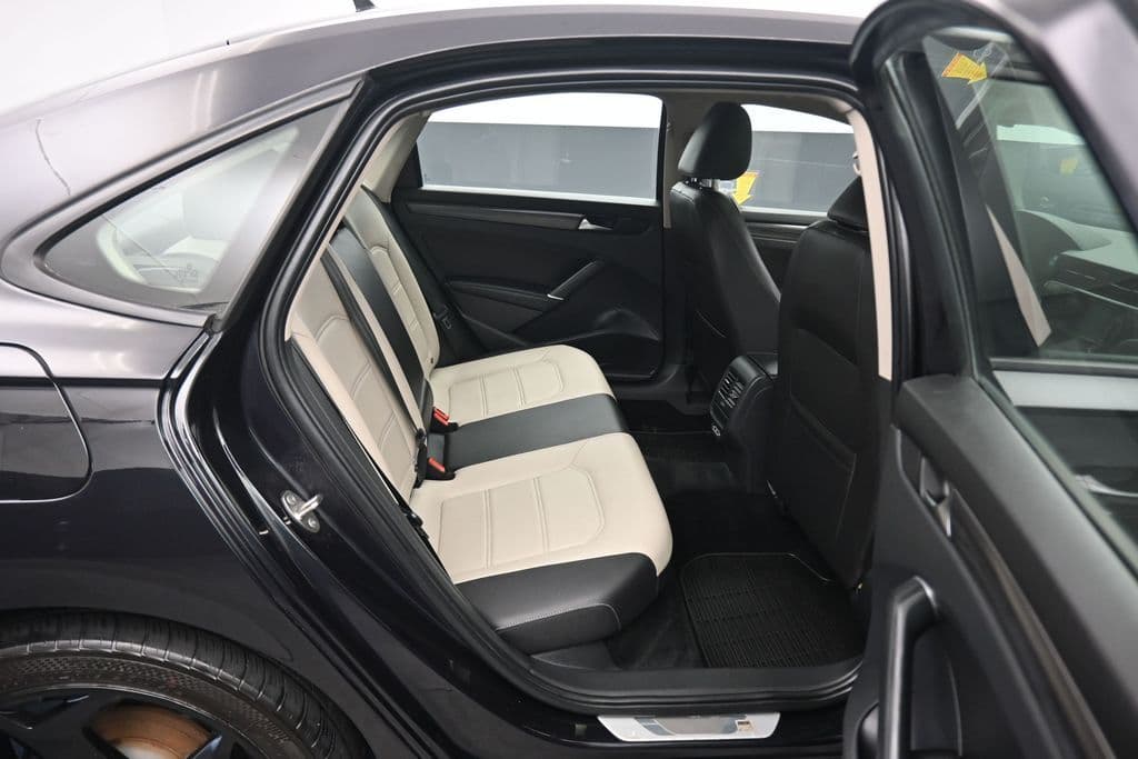 2020 Volkswagen Passat 2.0T R-Line, photo 39 of 62