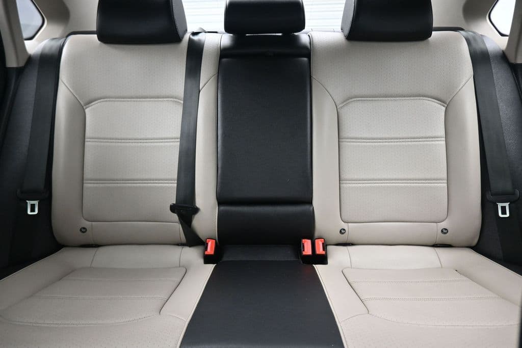2020 Volkswagen Passat 2.0T R-Line, photo 30 of 62