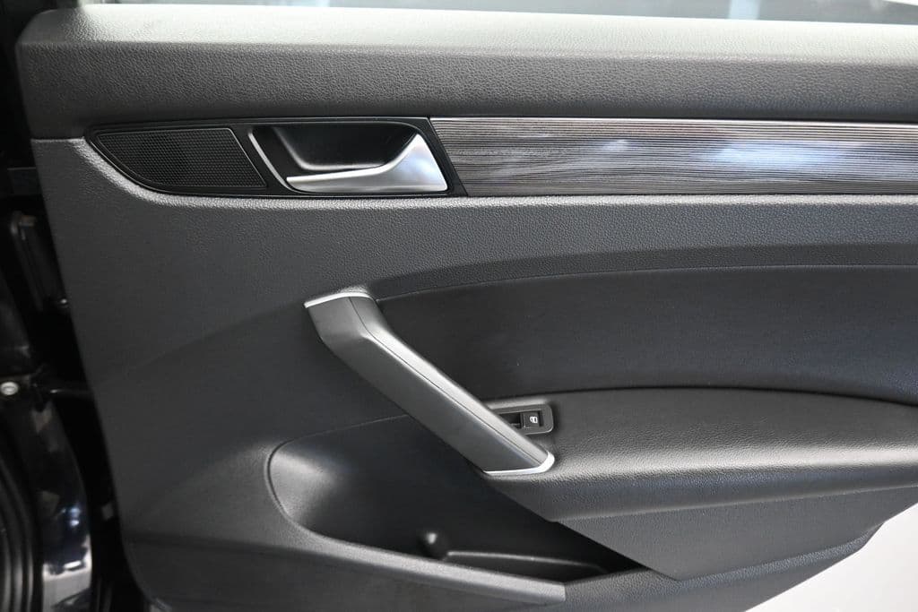 2020 Volkswagen Passat 2.0T R-Line, photo 38 of 62