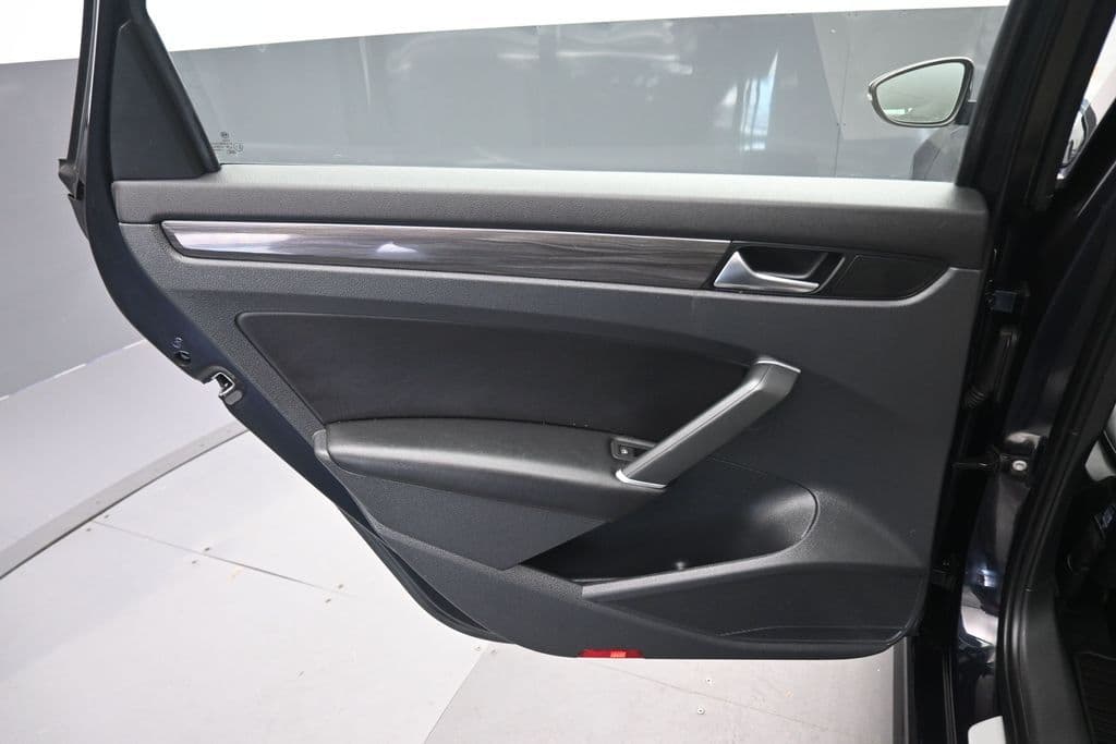 2020 Volkswagen Passat 2.0T R-Line, photo 32 of 62