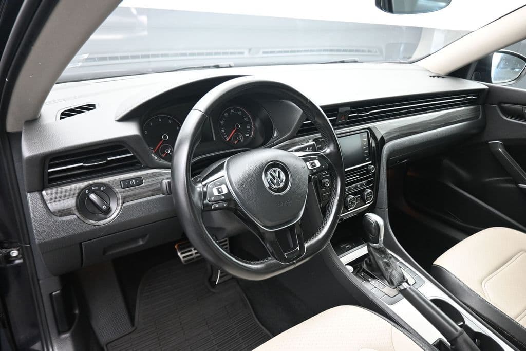 2020 Volkswagen Passat 2.0T R-Line, photo 13 of 62