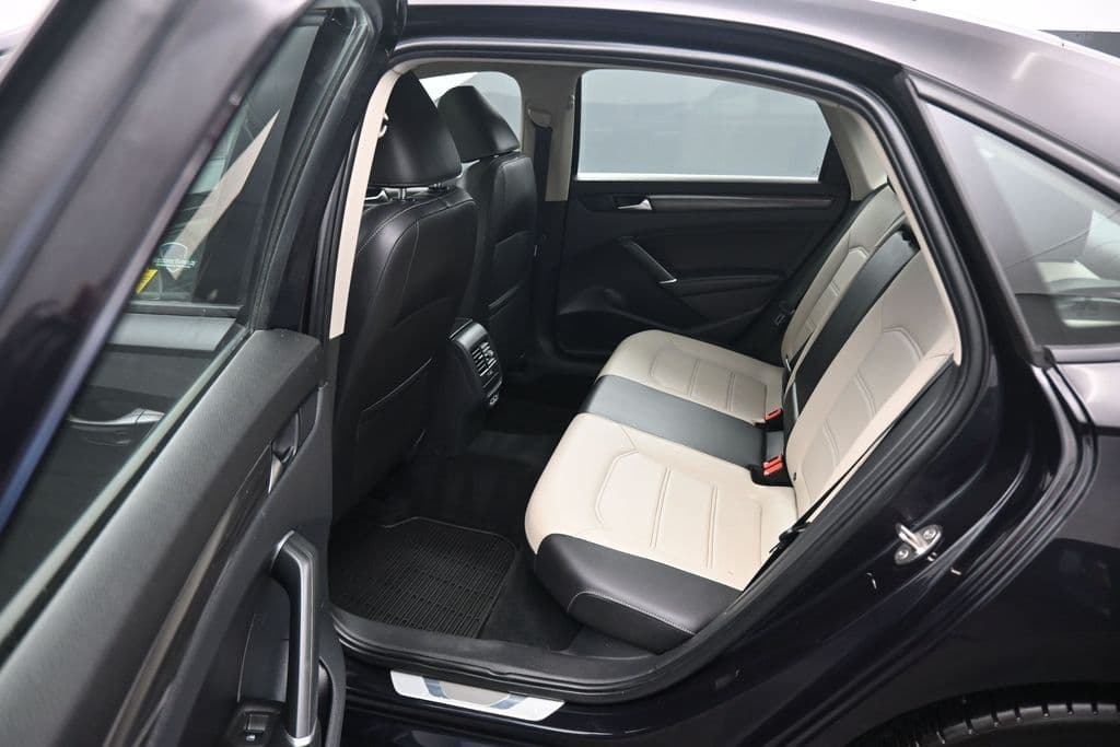 2020 Volkswagen Passat 2.0T R-Line, photo 34 of 62