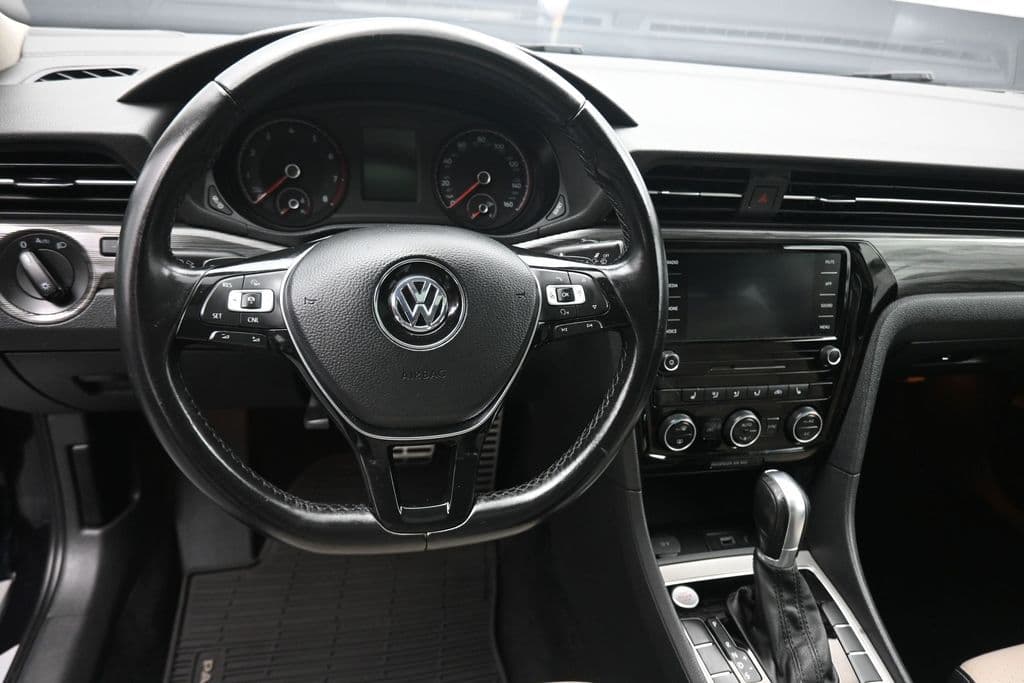 2020 Volkswagen Passat 2.0T R-Line, photo 14 of 62
