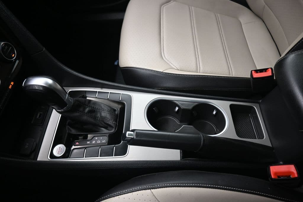 2020 Volkswagen Passat 2.0T R-Line, photo 24 of 62
