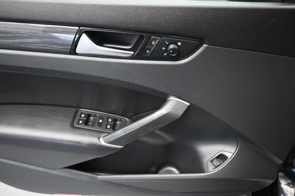 2020 Volkswagen Passat 2.0T R-Line, photo 10 of 62
