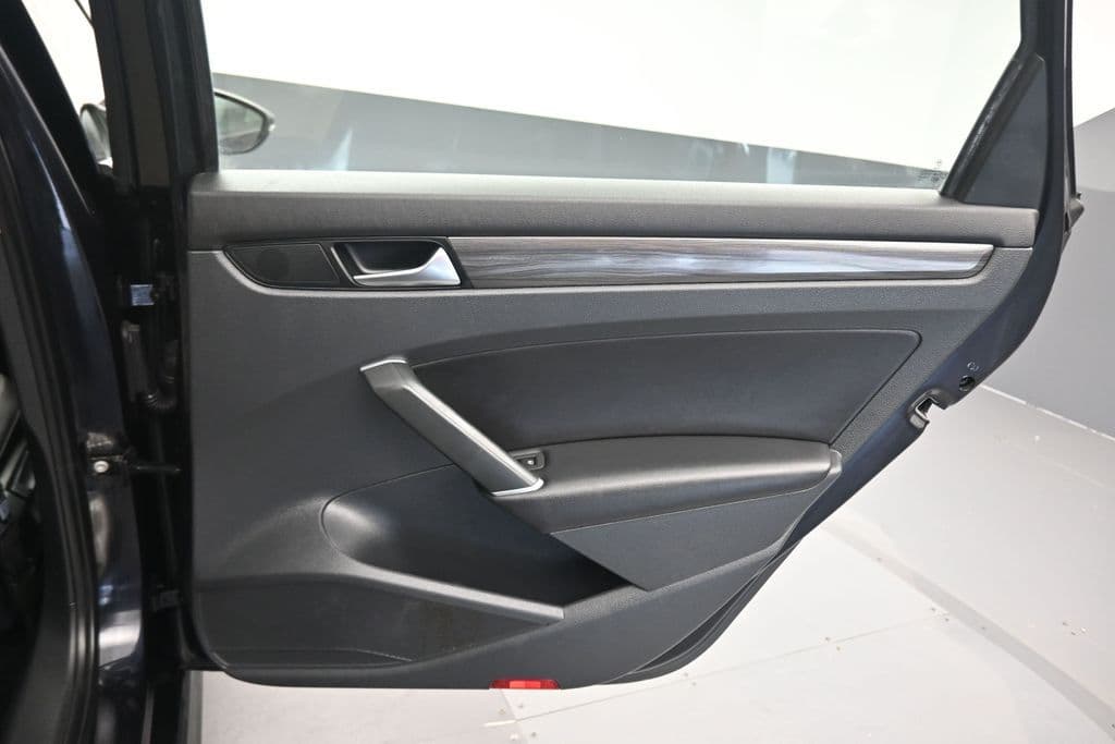 2020 Volkswagen Passat 2.0T R-Line, photo 37 of 62